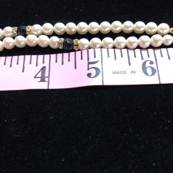 🔥Closet Clear Out🔥 Faux Pearls Necklace & Bracelet Set - Picture 10 of 11